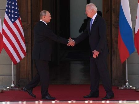 Кремль выразил надежду на встречу Путина и Байдена до конца года
