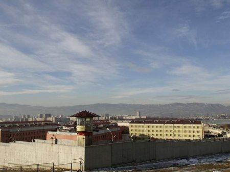 Водометы пригнали к Глданской тюрьме после направлении в медучреждение Саакашвили